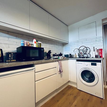 Private 2 Bed Guest House - Van Parking, M25 & A1 Connections ポッターズ・バー エクステリア 写真