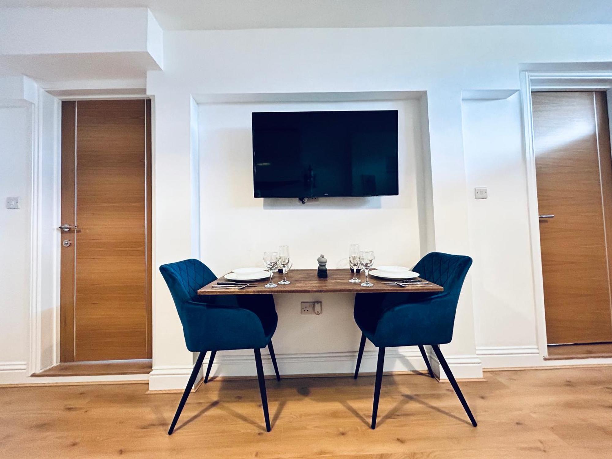 Private 2 Bed Guest House - Van Parking, M25 & A1 Connections ポッターズ・バー エクステリア 写真