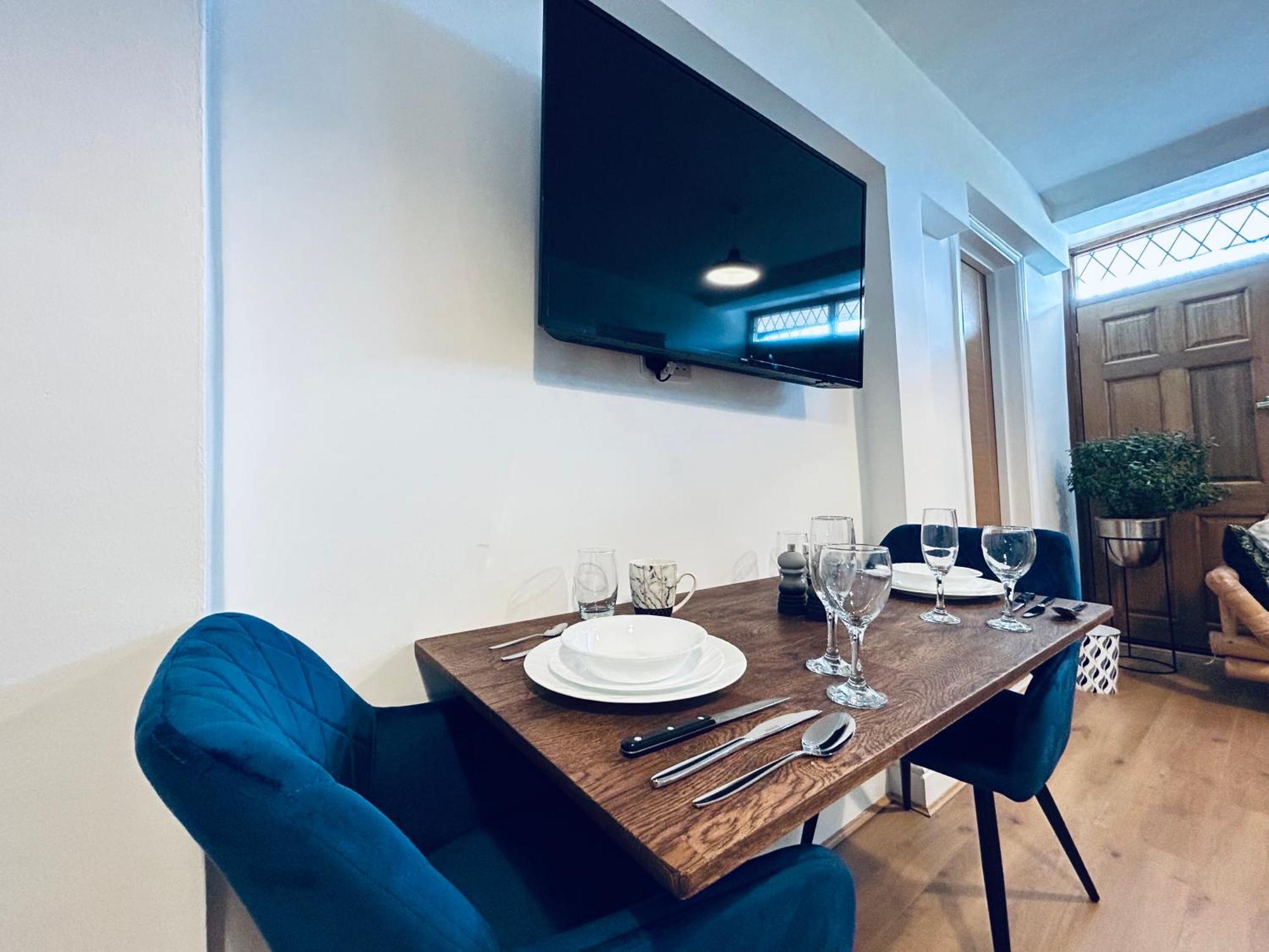 Private 2 Bed Guest House - Van Parking, M25 & A1 Connections ポッターズ・バー エクステリア 写真