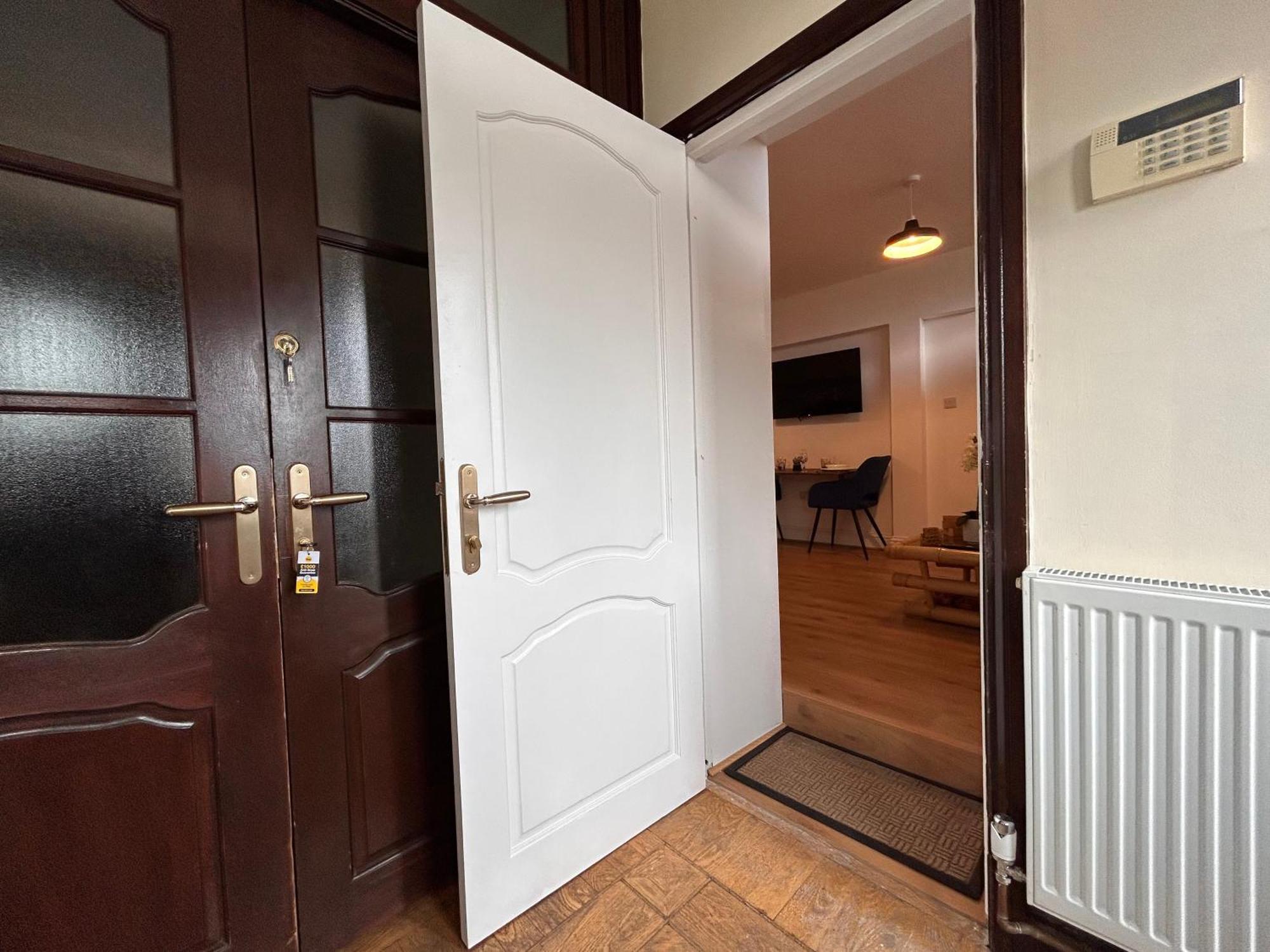 Private 2 Bed Guest House - Van Parking, M25 & A1 Connections ポッターズ・バー エクステリア 写真