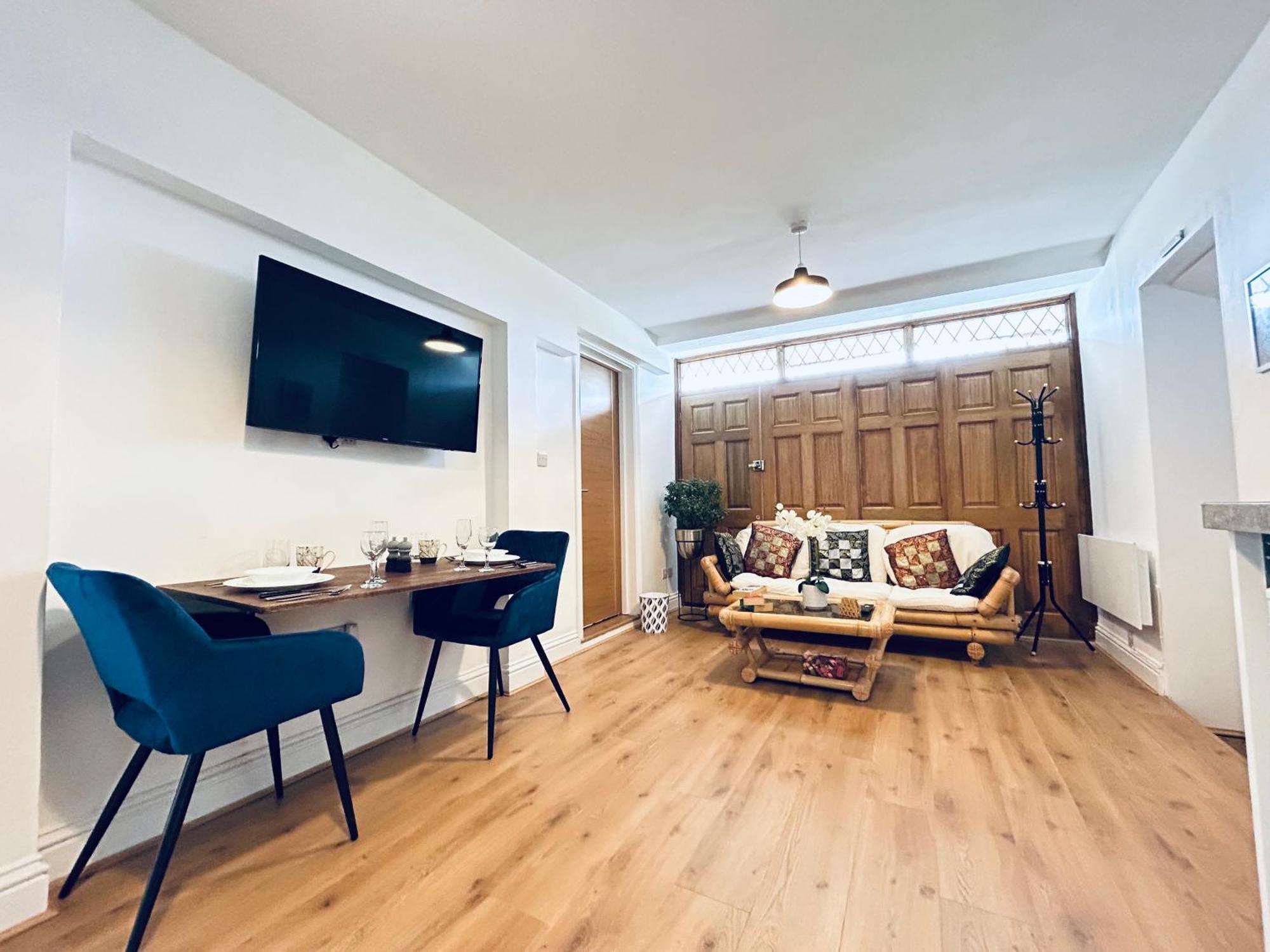 Private 2 Bed Guest House - Van Parking, M25 & A1 Connections ポッターズ・バー エクステリア 写真