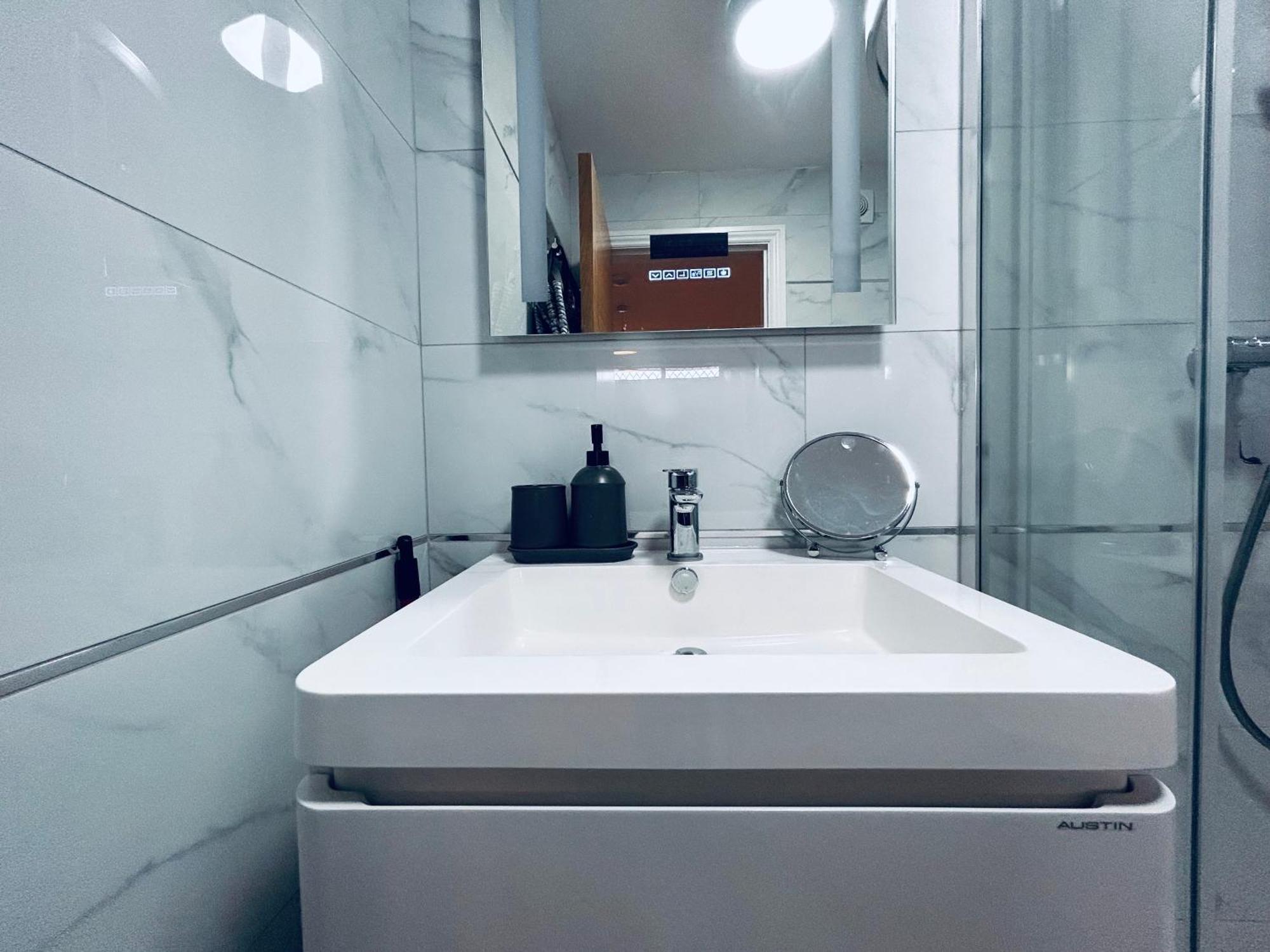 Private 2 Bed Guest House - Van Parking, M25 & A1 Connections ポッターズ・バー エクステリア 写真